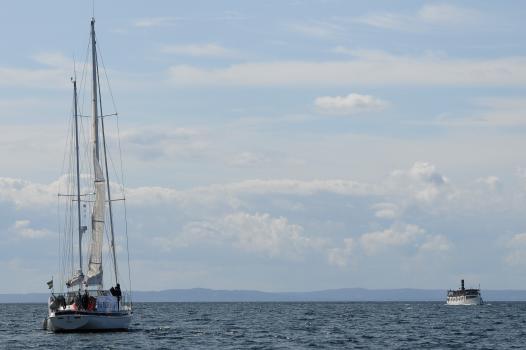 Möte med MS Skärgården under segelsättning